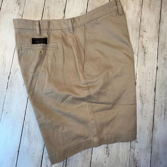 Banana Republic Chinos 'Foster' Short Mens Size 40 Khakis Flat Front Pockets NWT - Picture 3 of 7